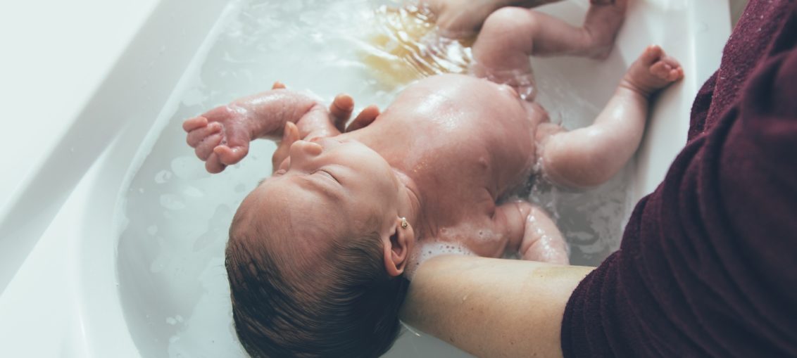 Baby wassen en in bad doen